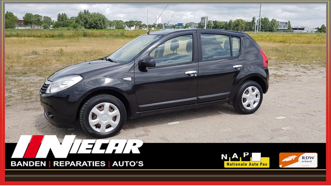 Dacia Sandero 1.2 Lauréate 2011 - voorkant
