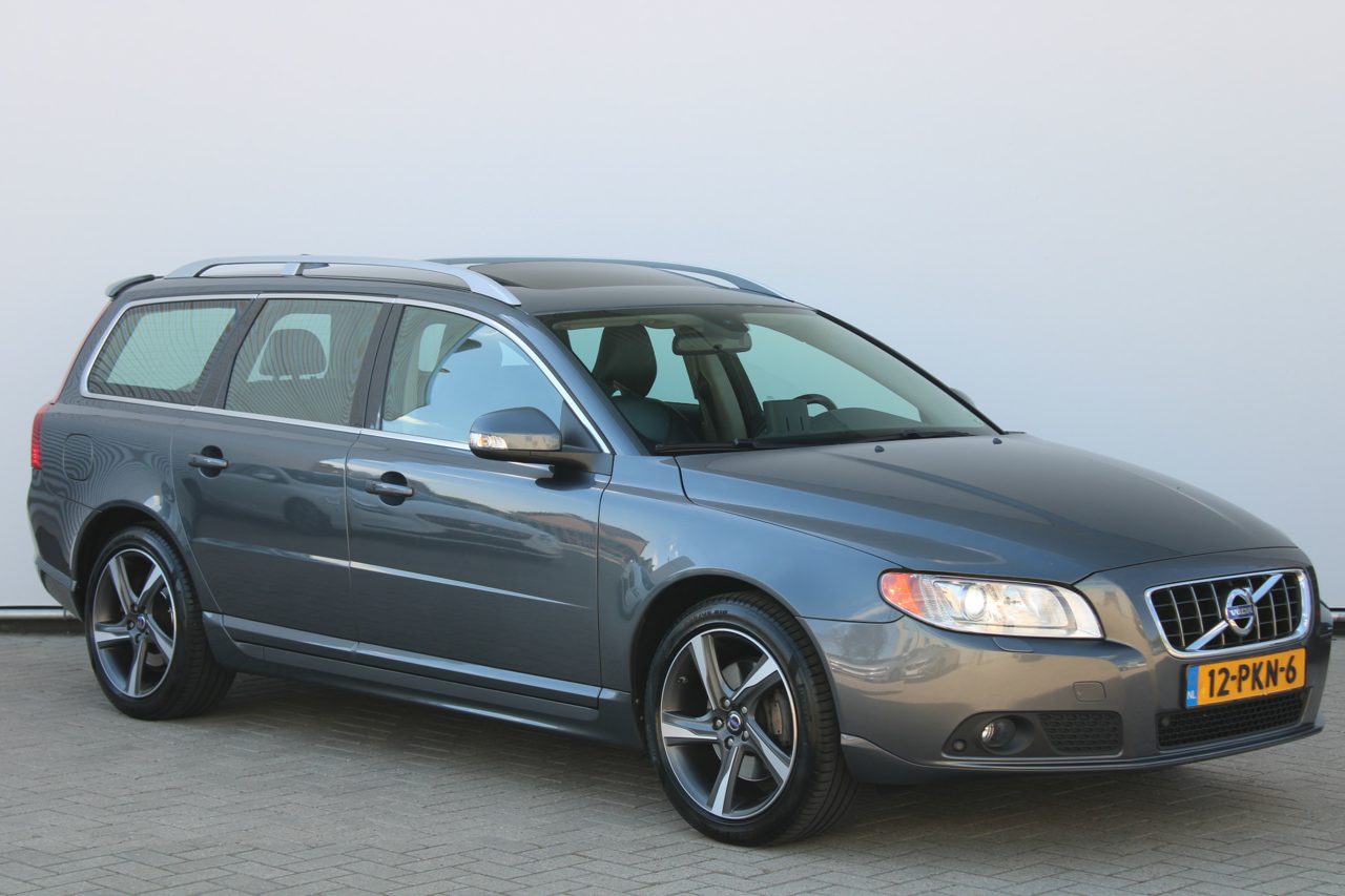 Volvo V70 2.4 D5 AWD Summum 2011 - voorkant