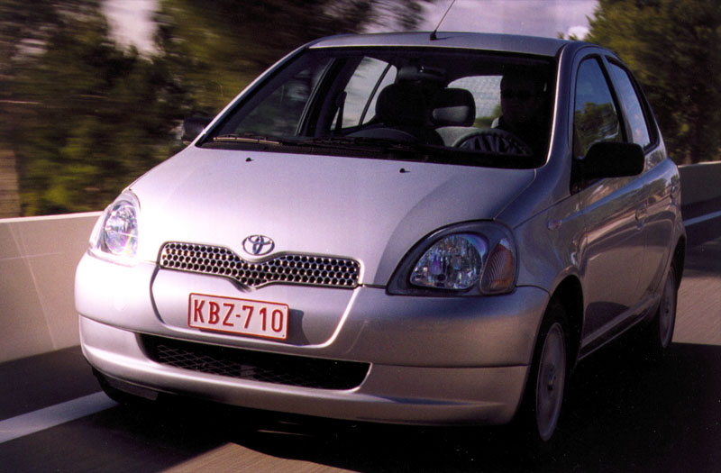 Toyota Yaris 1.3-16V VVT-i Sol 2002 - voorkant