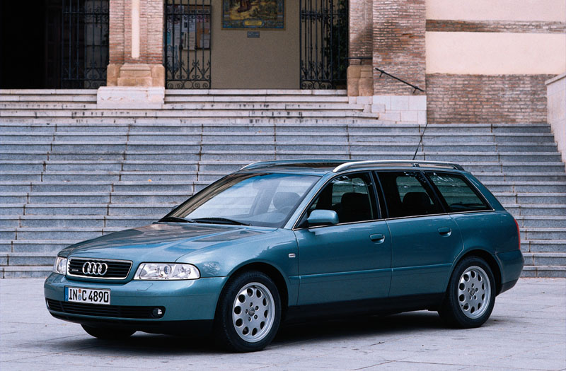 Audi A4 Avant 1.6 Advance 2000 - voorkant