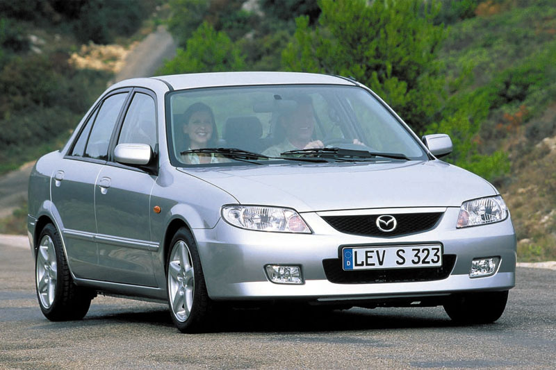 Mazda 323 1.6i Exclusive 2002 - voorkant