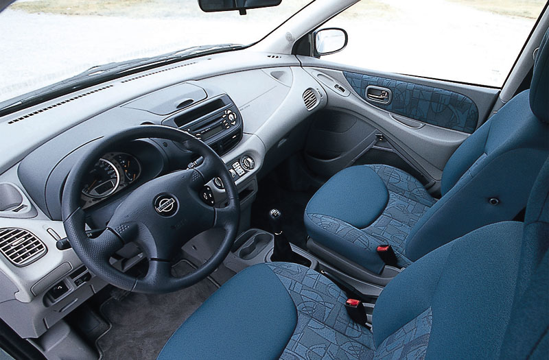 Foto van Nissan Almera Tino