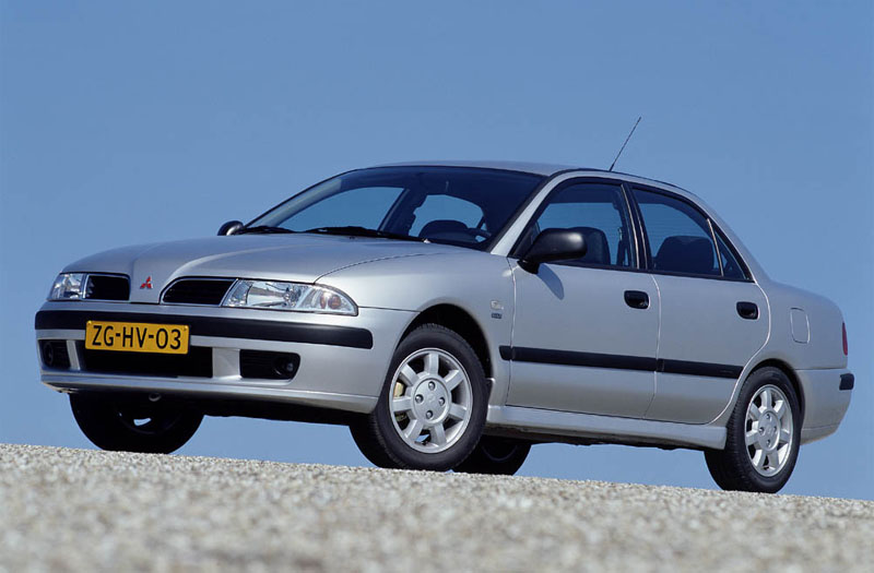 Mitsubishi Carisma 1.6 Classic.nl 2001 - voorkant