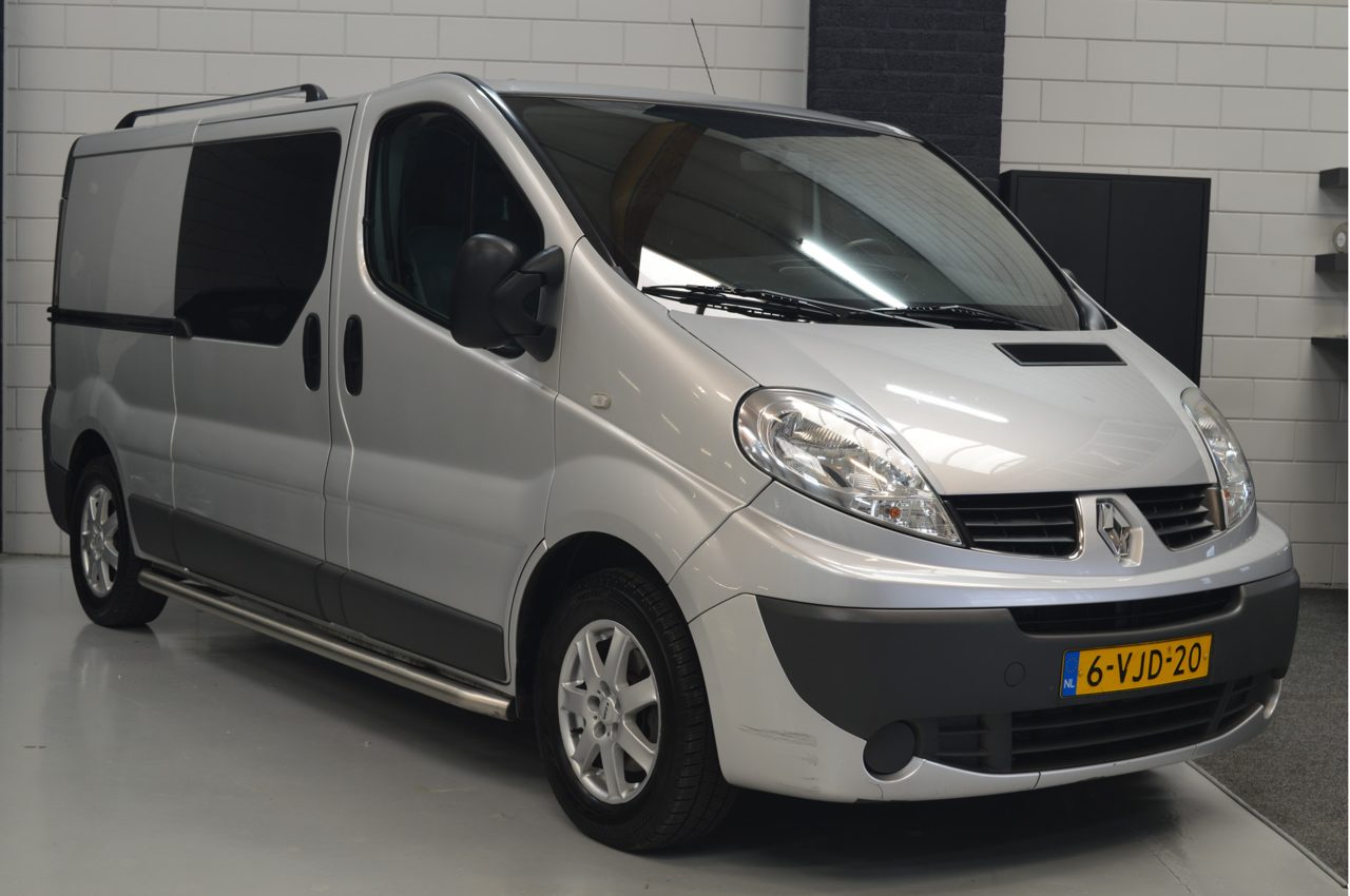 Renault Trafic 2.5 dCi T29 L2H1 2010 - voorkant