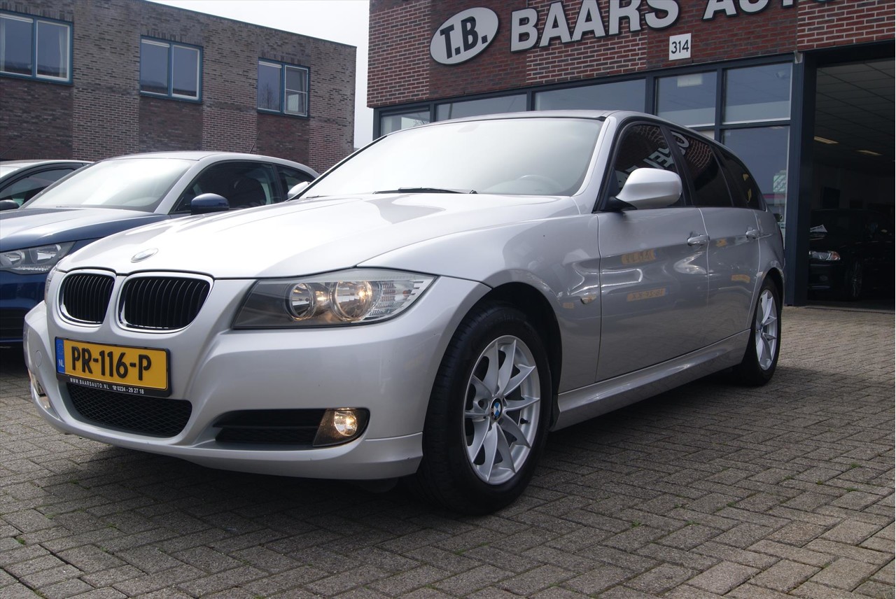 BMW 3-serie Touring 318i Executive 2010 - voorkant