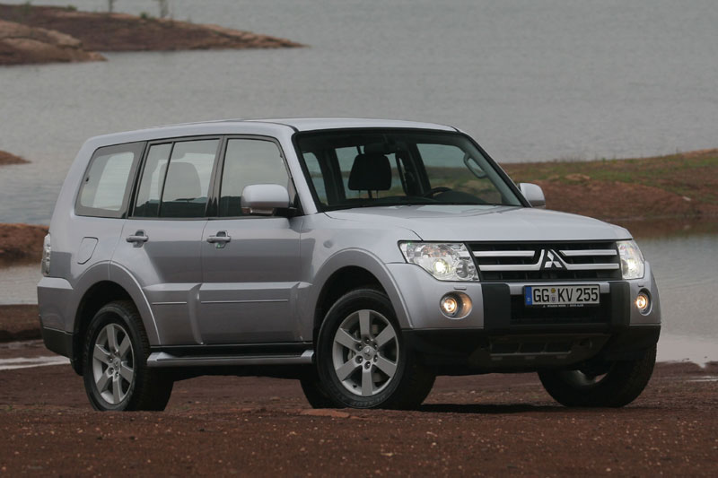 Mitsubishi Pajero 3.8 V6 Instyle 2006 - voorkant