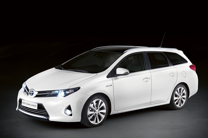 Toyota Auris Touring Sports 1.8 Hybr. Executive 2013 - voorkant
