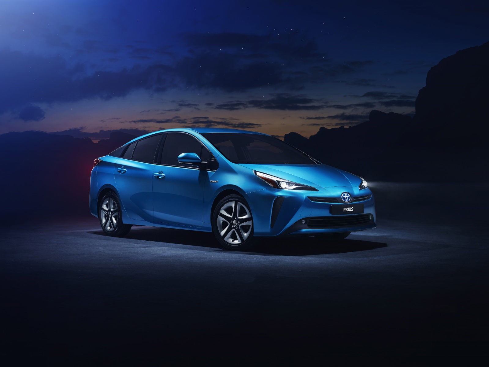 Toyota Prius 1.8 Dynamic 2020 - voorkant
