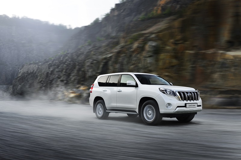 Toyota Land Cruiser 2.8 D-4D LX 2015 - voorkant
