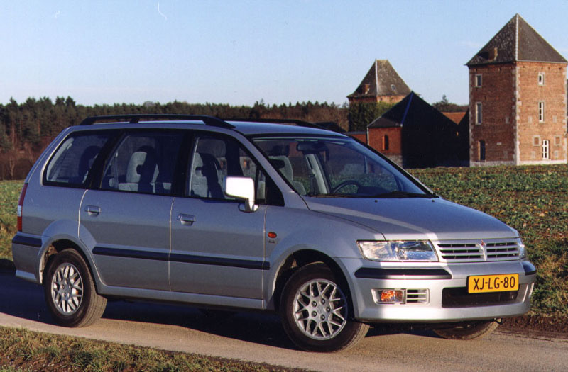Mitsubishi Space Wagon 2.0 GLXi Vista 7p. 2003 - voorkant