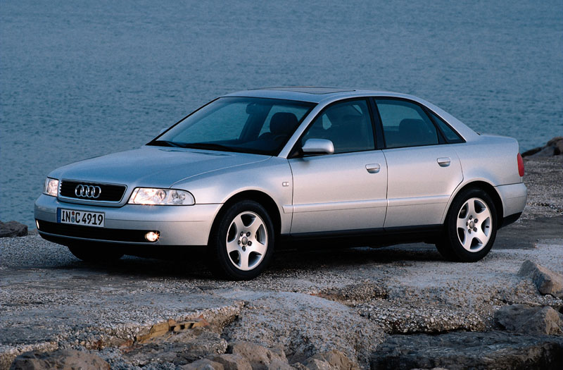 Audi A4 1.8 5V Advance 2000 - voorkant