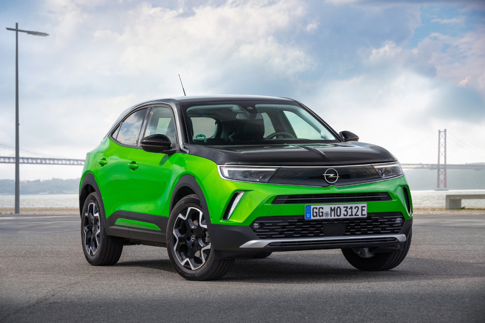 Opel Mokka-e 50-kWh 11kW bl. Ul. 2021 - voorkant