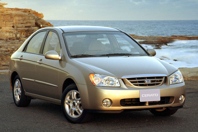 Kia Cerato 1.6-16V LX 2005 - voorkant
