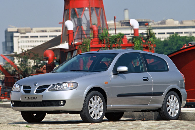 Nissan Almera 1.8 Visia 2003 - voorkant