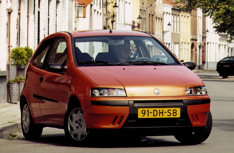 Fiat Punto 1.2-16V ELX Speedg. 2002 - voorkant