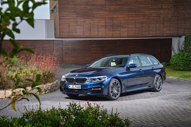 BMW 5-serie Touring 520i High Exe 2019 - voorkant