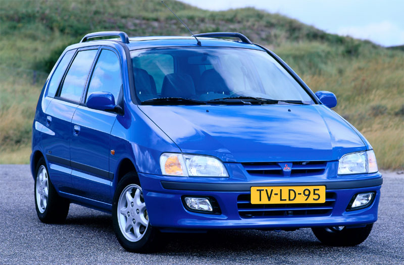 Mitsubishi Space Star 1.3 Family 2000 - voorkant