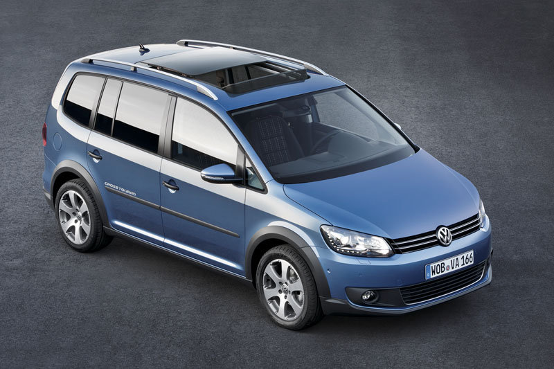 Volkswagen Touran 1.6 TDI Cross 7p. 2013 - voorkant