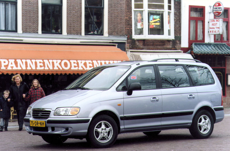 Hyundai Trajet 2.0i-16V GLS 2000 - voorkant
