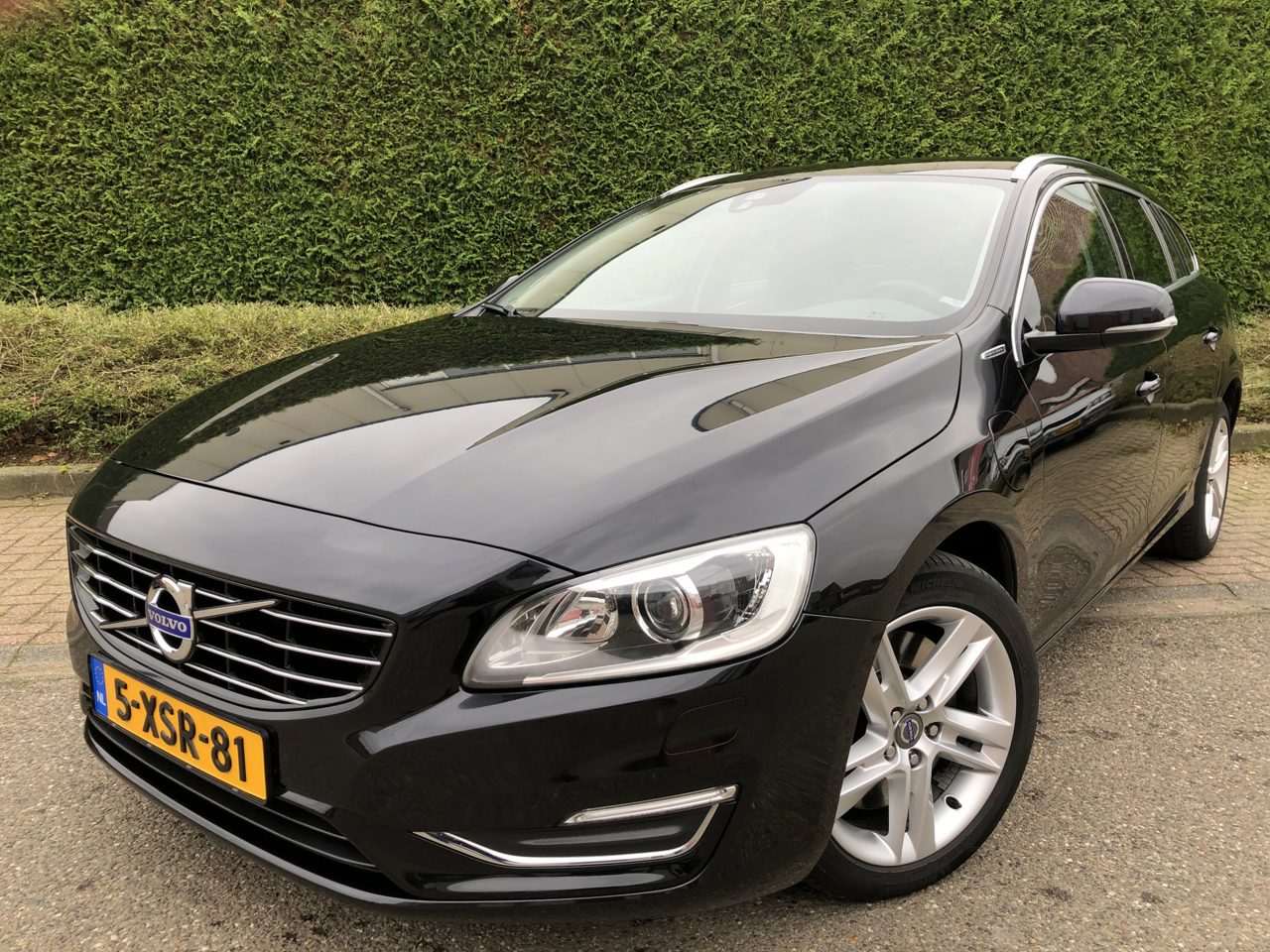 Volvo V60 2.4 D6 AWD Pl.i Sum. 2014 - voorkant