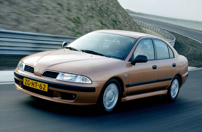 Mitsubishi Carisma 1.8 GDI Platinum Ed. 2003 - voorkant