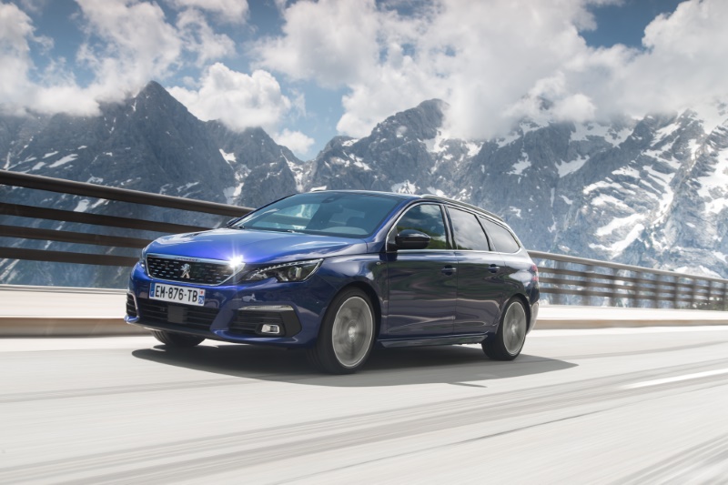 Peugeot 308 SW 1.2 PureTech Allure 2019 - voorkant