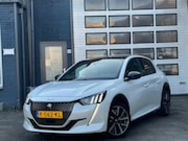 Peugeot 208 1.2 PureTech GT 2021 - voorkant