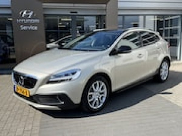 Volvo V40 Cross Country 1.5 T3 Polar+ Luxury 2019 - voorkant