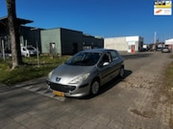 Peugeot 307 1.6-16V XT 2005 - voorkant