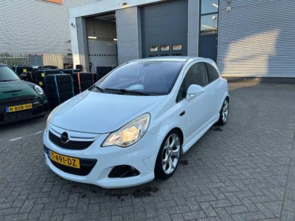 Opel Corsa 1.6-16V Turbo OPC 2011 - voorkant