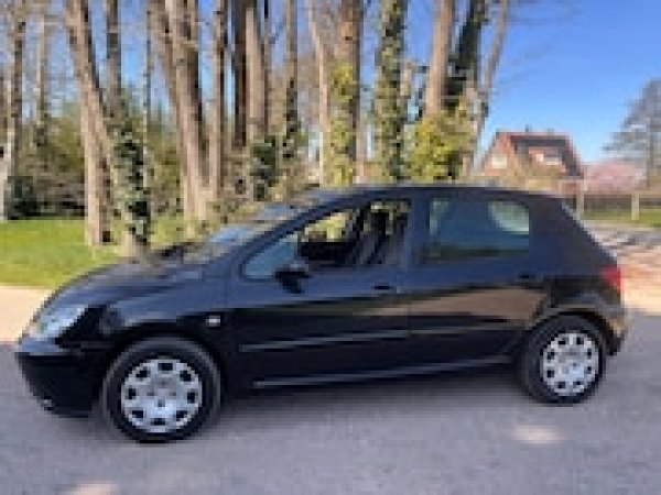 Peugeot 307 1.6-16V XT Premium 2005 - voorkant