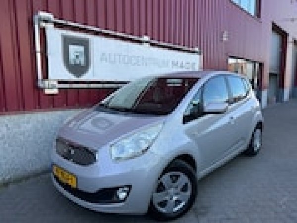 Kia Venga 1.4 CVVT Seven 2011 - voorkant