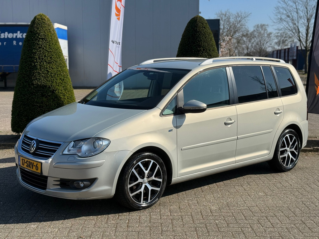 Volkswagen Touran 1.4 TSI Highline 2010 - voorkant
