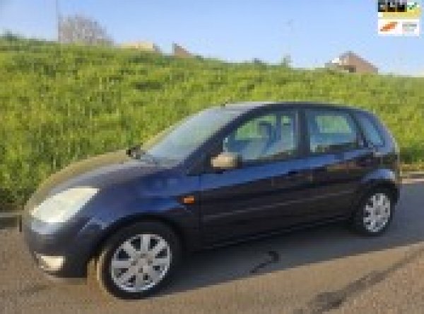 Ford Fiesta 1.6-16V Ghia 2005 - voorkant