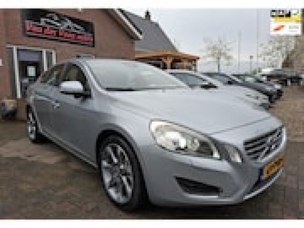 Volvo S60 2.0 T5 Summum 2011 - voorkant