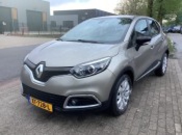 Renault Captur 0.9 TCe Dynamique 2015 - voorkant