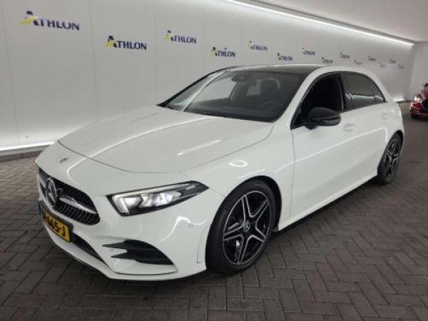 Mercedes-Benz A-klasse 180 Business Solution AMG Night Upgrade 2019 - voorkant