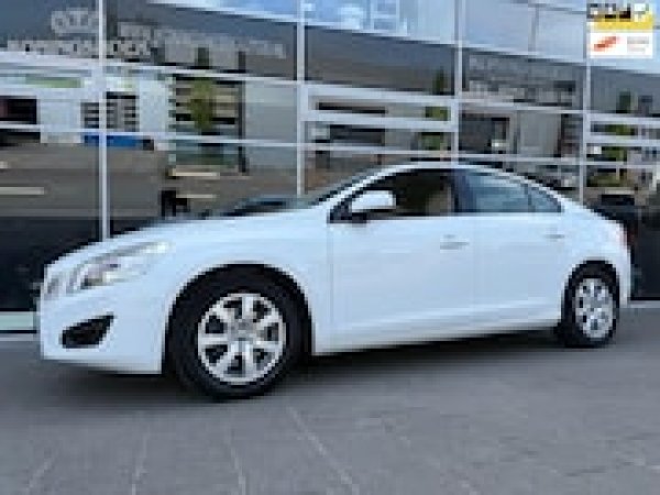 Volvo S60 1.6 T4 Kinetic 2011 - voorkant