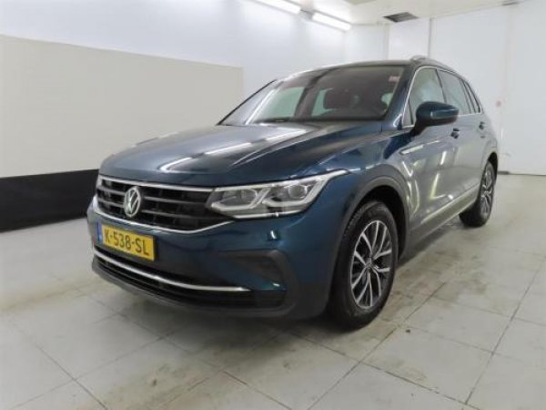 Volkswagen Tiguan 1.5 TSI Life Business 2021 - voorkant