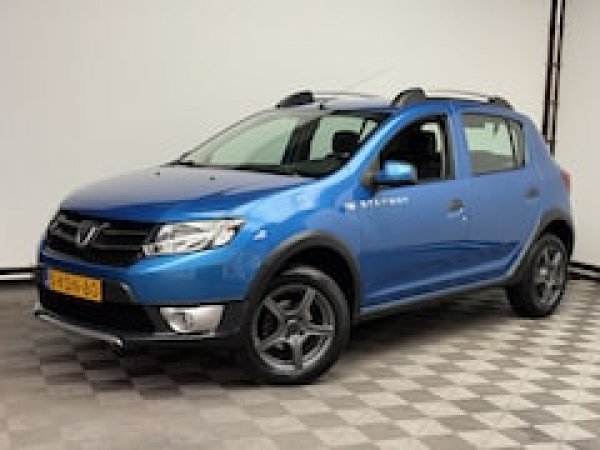 Dacia Sandero 0.9 TCe Stepway Laureate 2013 - voorkant