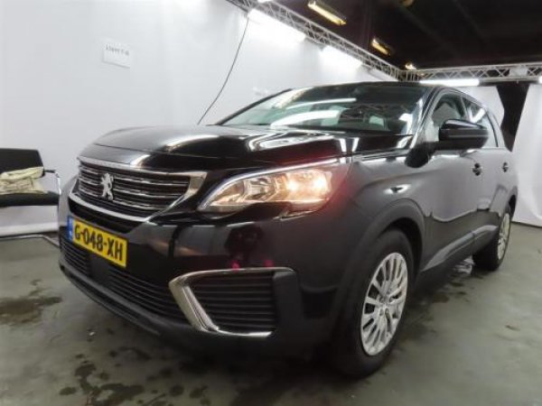 Peugeot 5008 1.2 PureTech Access 2020 - voorkant