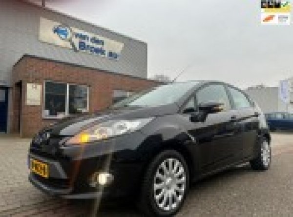Ford Fiesta 1.25 Trend 2012 - voorkant