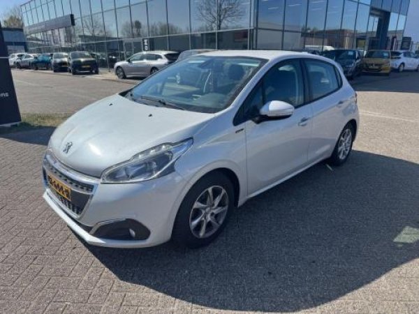 Peugeot 208 1.2 PureTech Signature 2019 - voorkant