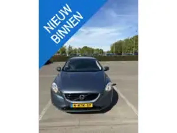 Volvo V40 1.6 D2 Momentum 2013 - voorkant