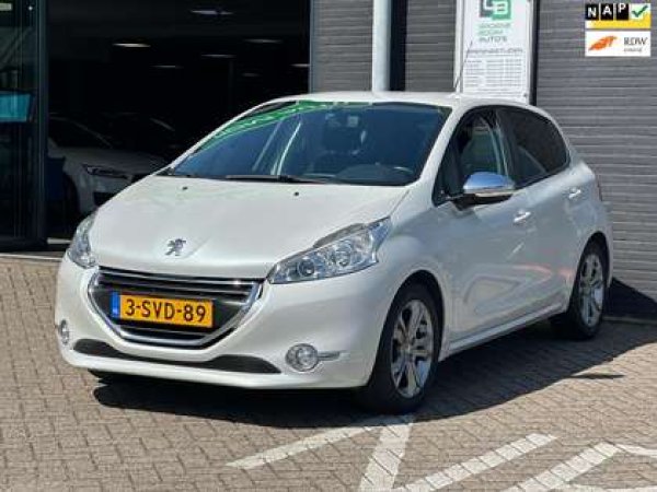 Peugeot 208 1.2 VTi Oxygo 2014 - voorkant