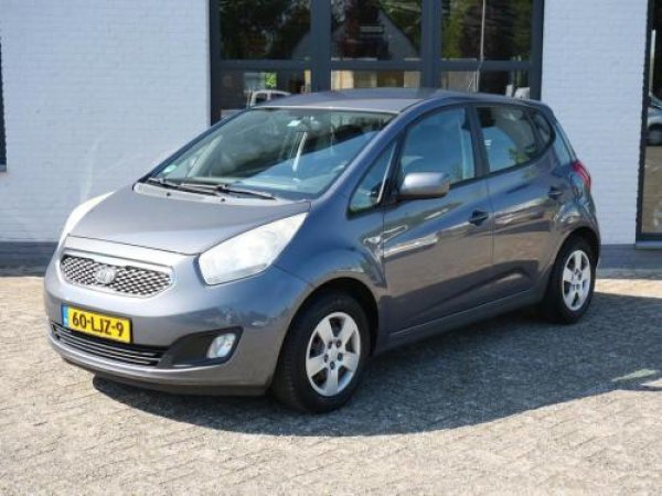 Kia Venga 1.6 CVVT X-tra 2010 - voorkant