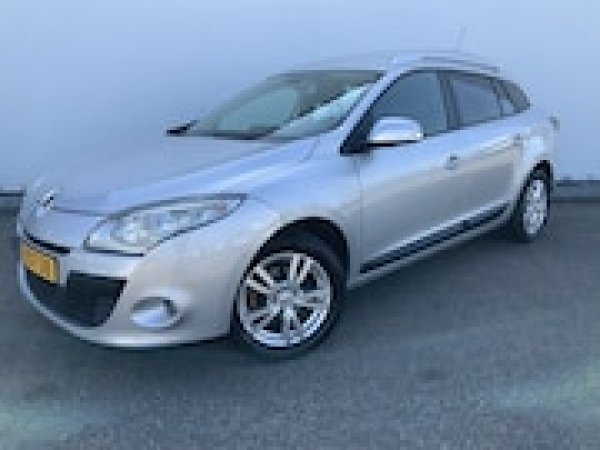 Renault Mégane 1.5 dCi Expression 2012 - voorkant