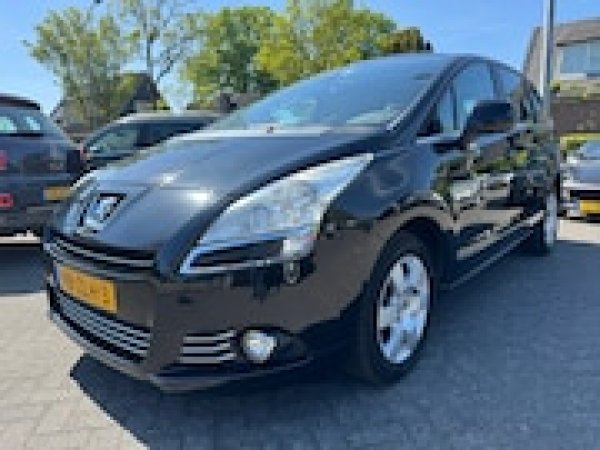 Peugeot 5008 1.6 HDiF Blue Lease 7p. 2013 - voorkant