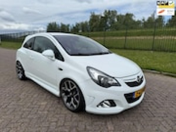 Opel Corsa 1.6-16V Turbo OPC 2012 - voorkant