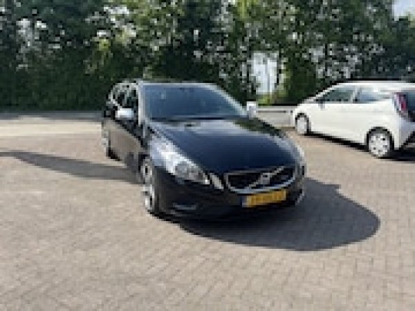 Volvo V60 1.6 T3 R-Design 2012 - voorkant